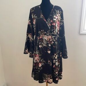 Adorable black/floral dress. Sz 1X. Bell sleeves. Vneck. Elastic waist.